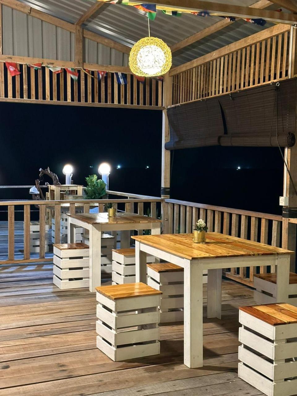 סמפורנה Bihing Angan Water Chalet מראה חיצוני תמונה